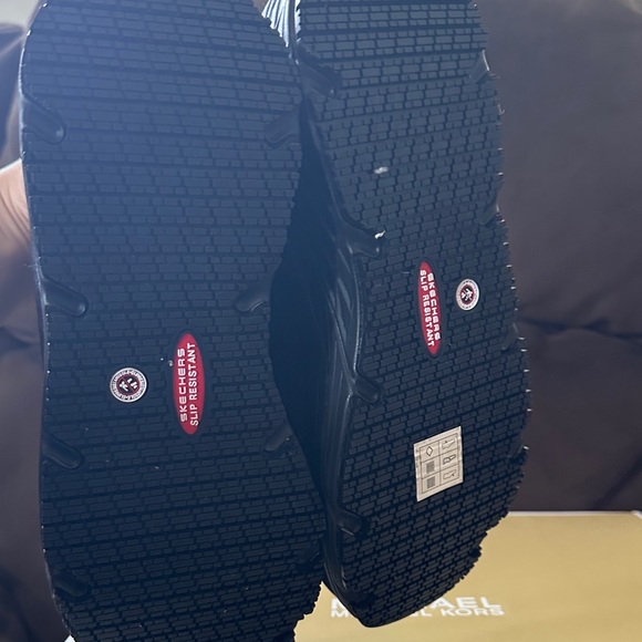 Skechers Men's All-Black Athletic Sneakers size 7 - Picture 10 of 12